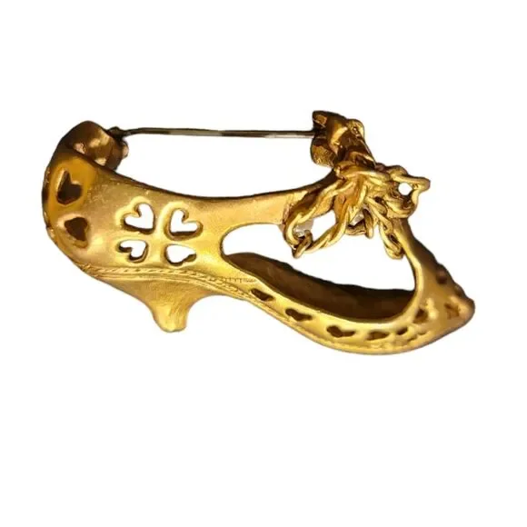 Vintage Shoe Brooch in Antique Gold - Picture 2 of 5